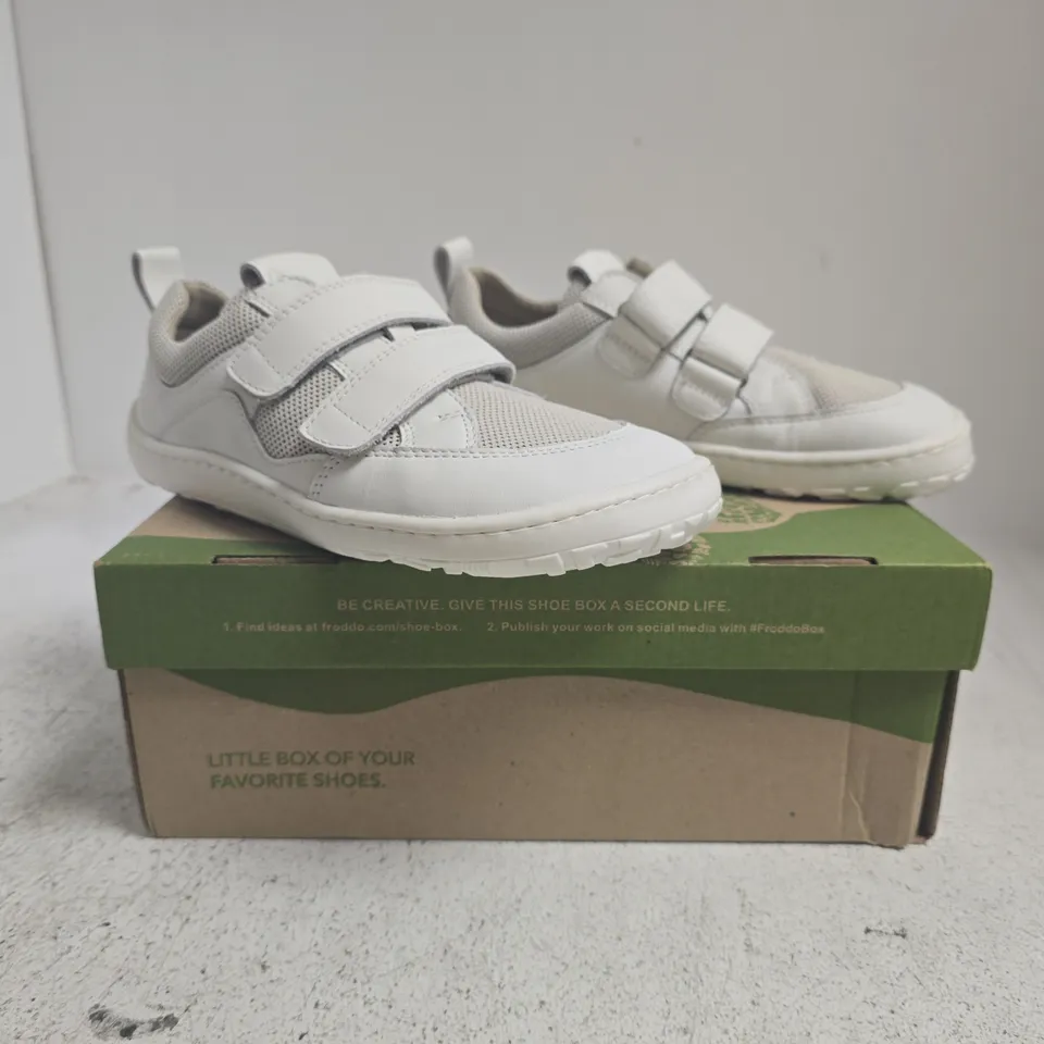 BOXED PAIR OF FRODDO TRAINERS IN WHITE SIZE EU 33