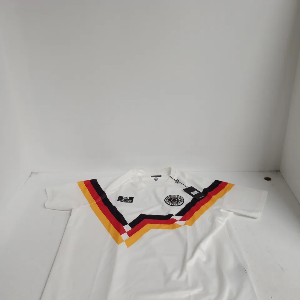 WEEKEND OFFENDER WHITE T‑SHIRT – XL