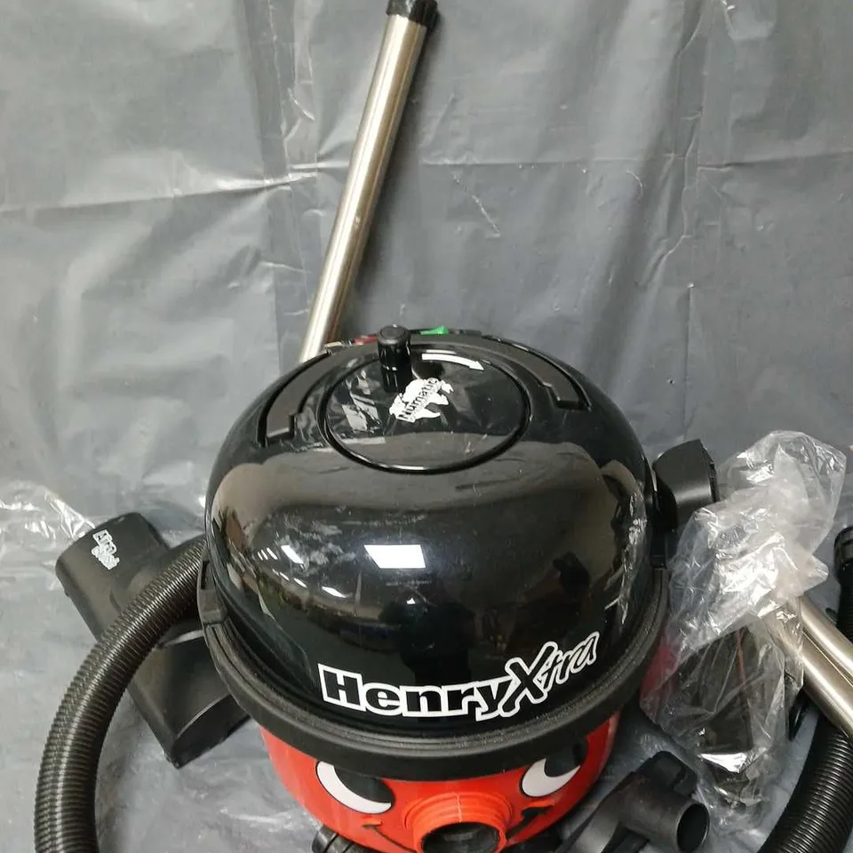 NUMATIC INTERNATIONAL HVX-200/A2 HENRY XTRA BAGGED CYLINDER VACUUM CLEANER