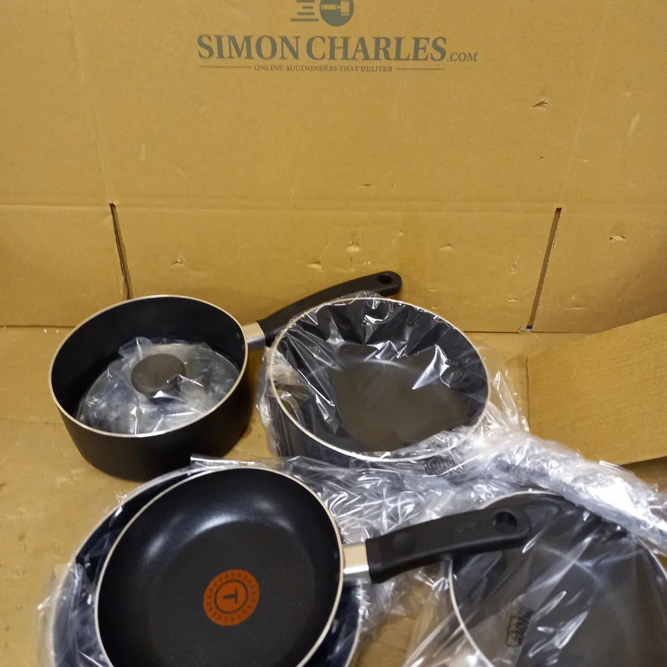 TEFAL ESSENTIAL COOKWARE SET
