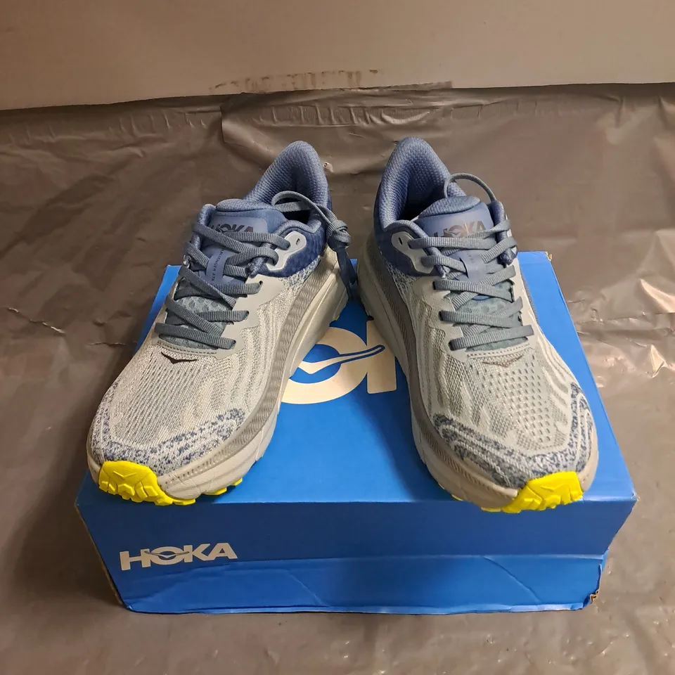 BOXED PAIR OF HOKA CHALLENGER ATR 7 TRAINERS IN BLUE/GREY SIZE UK 5