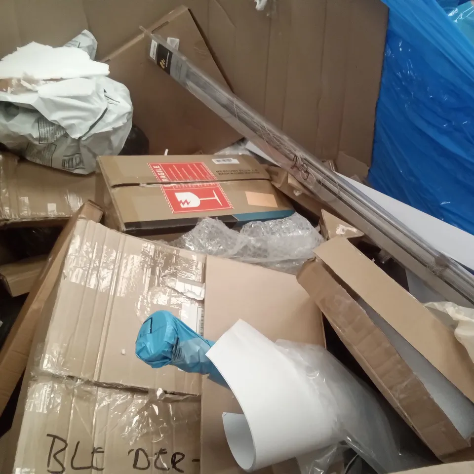 PALLET OF ASSORTED ITEMS INCLUDING STOREMIC TOILET SEAT, AMISGLASS GLASS JARS, 12" DISTANCE MEASURING WHEEL, KUYAL CHAIR MAT, TRUNKI, NAVARIS MAGNETIC MEMO BOARD 