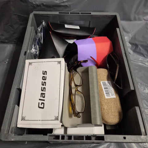 APPROXIMATELY 20 ASSORTED JEWELLERY PRODUCTS TO INCLUDE SUNGLASSES , ETC