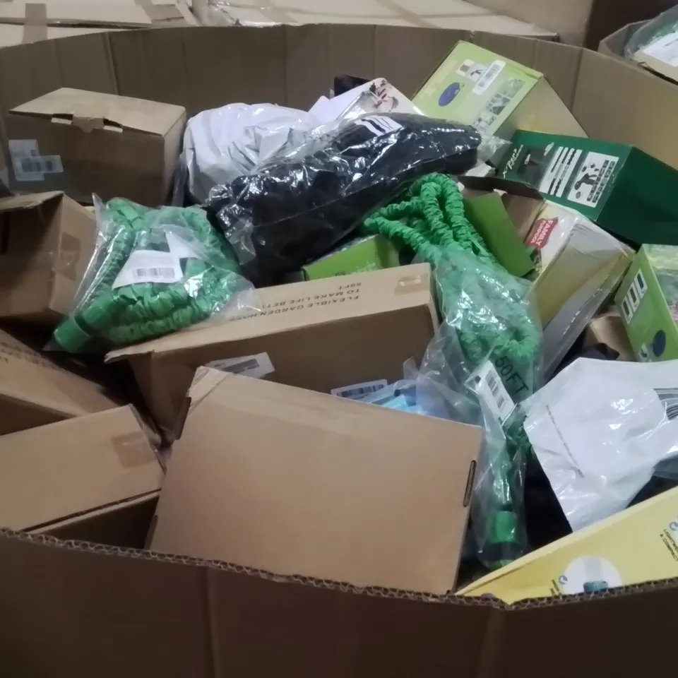 PALLET CONTAINING A LARGE QUANTITY OF HOSES