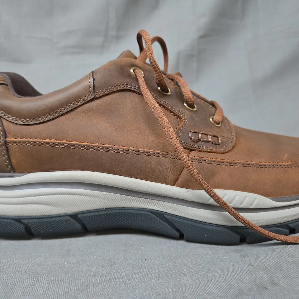 BOXED PAIR OF SKECHERS SHOES IN BROWN UK SIZE 10