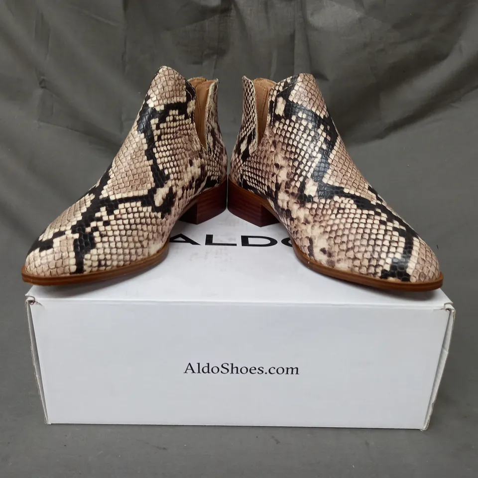 BOXED PAIR OF ALDO KAICA LOW HEEL LEATHER ANKLE BOOTS IN BEIGE SNAKE UK SIZE 3