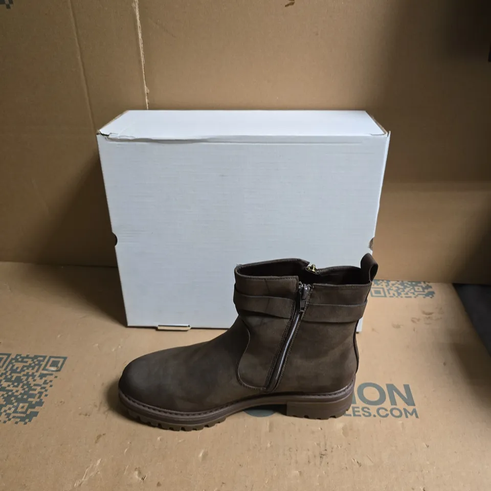 DARK BROWN ANKLE BOOTS WITH SIDE ZIP AND BUCKLE STRAP – LUG SOLE - UK SIZE 7