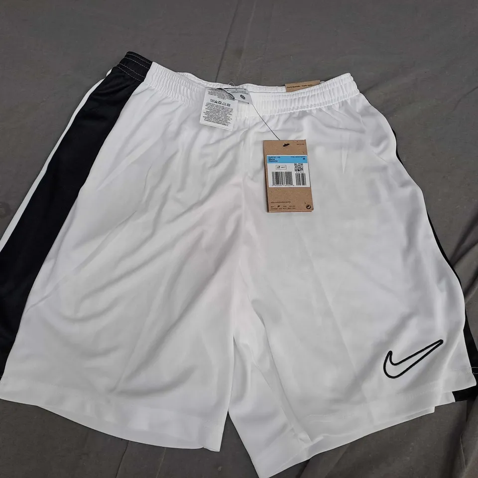 NIKE ACADEMY SHORTS IN WHITE - MEDIUM