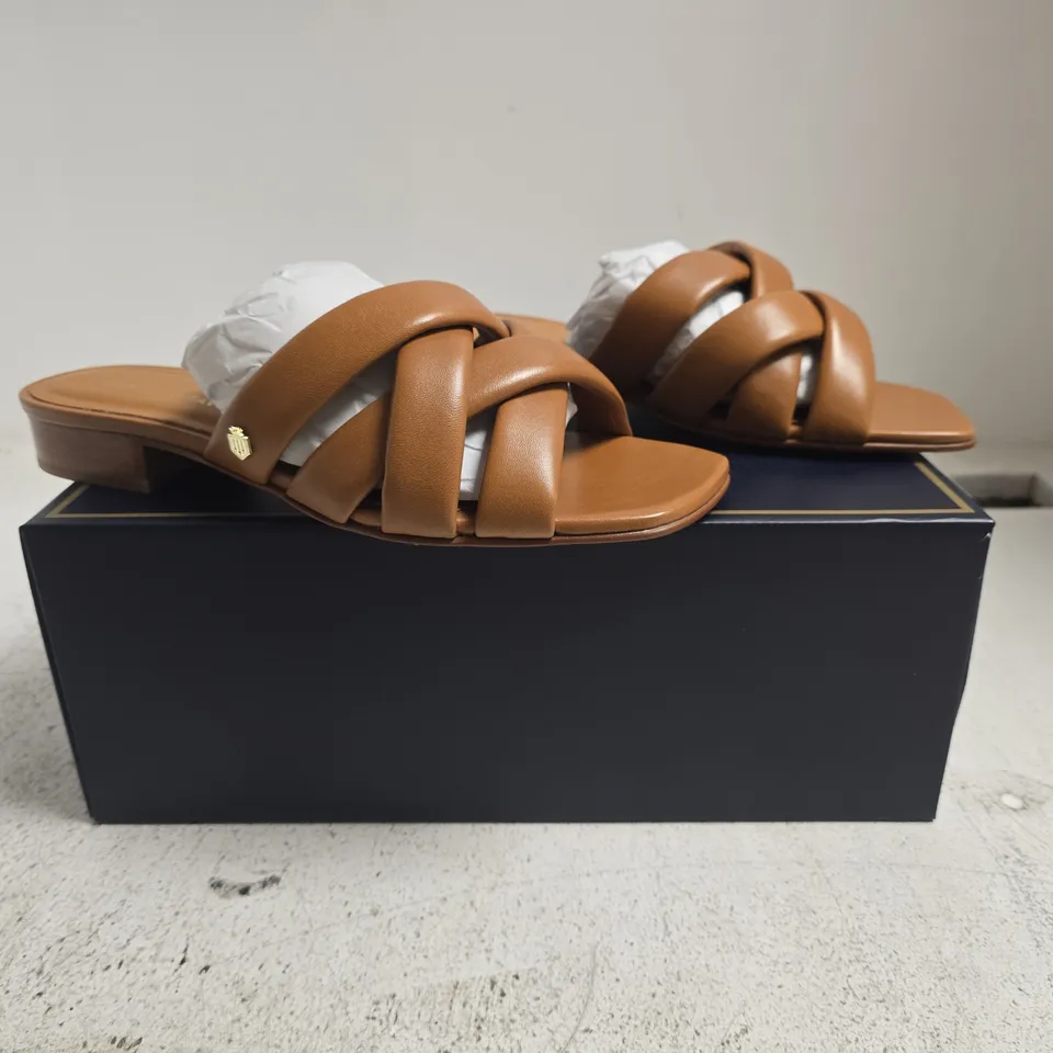 BOXED PAIR OF FAIRFAX & FAVOR WOMEN'S EBURY SANDALS IN TAN LEATHER SIZE UK 6