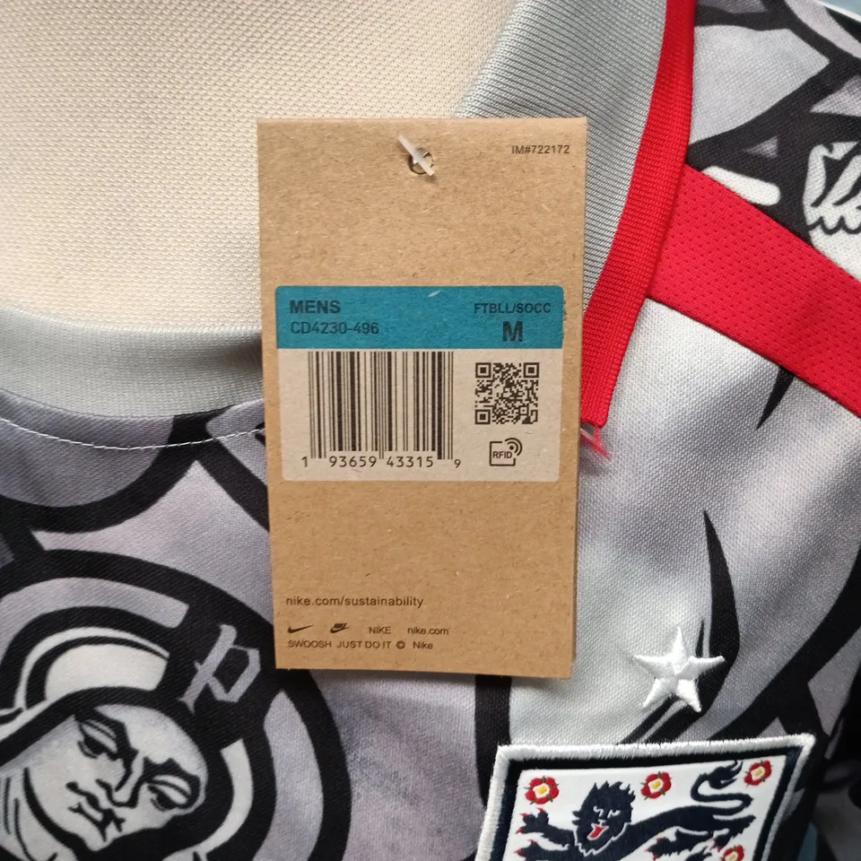 NIKE MEN'S ENGLAND CREST GRAPHIC PATTERN SHIRT – SIZE M (NEW WITH TAGS)