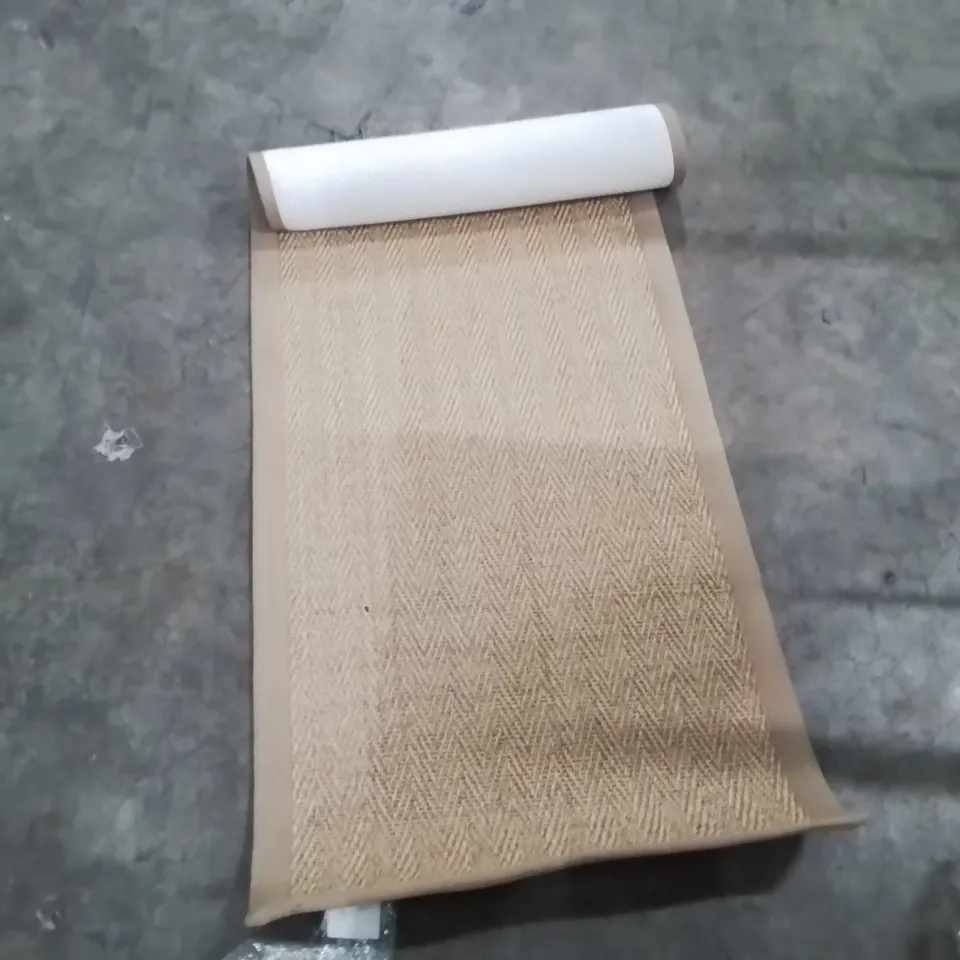 QUALITY DESIGNER AREA RUG - APPROXIMATELY 140X60CM