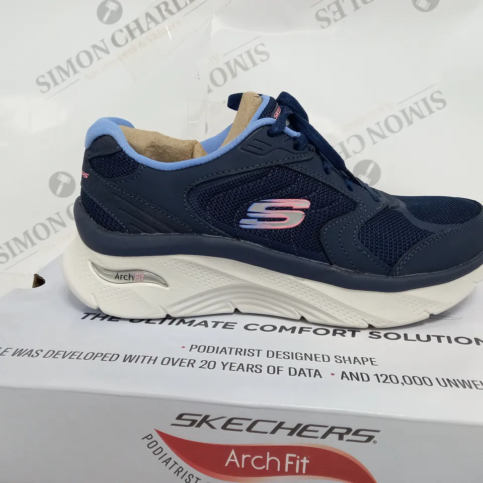 RIEKER CHELSEA BOOT IN BLACK SIZE 4