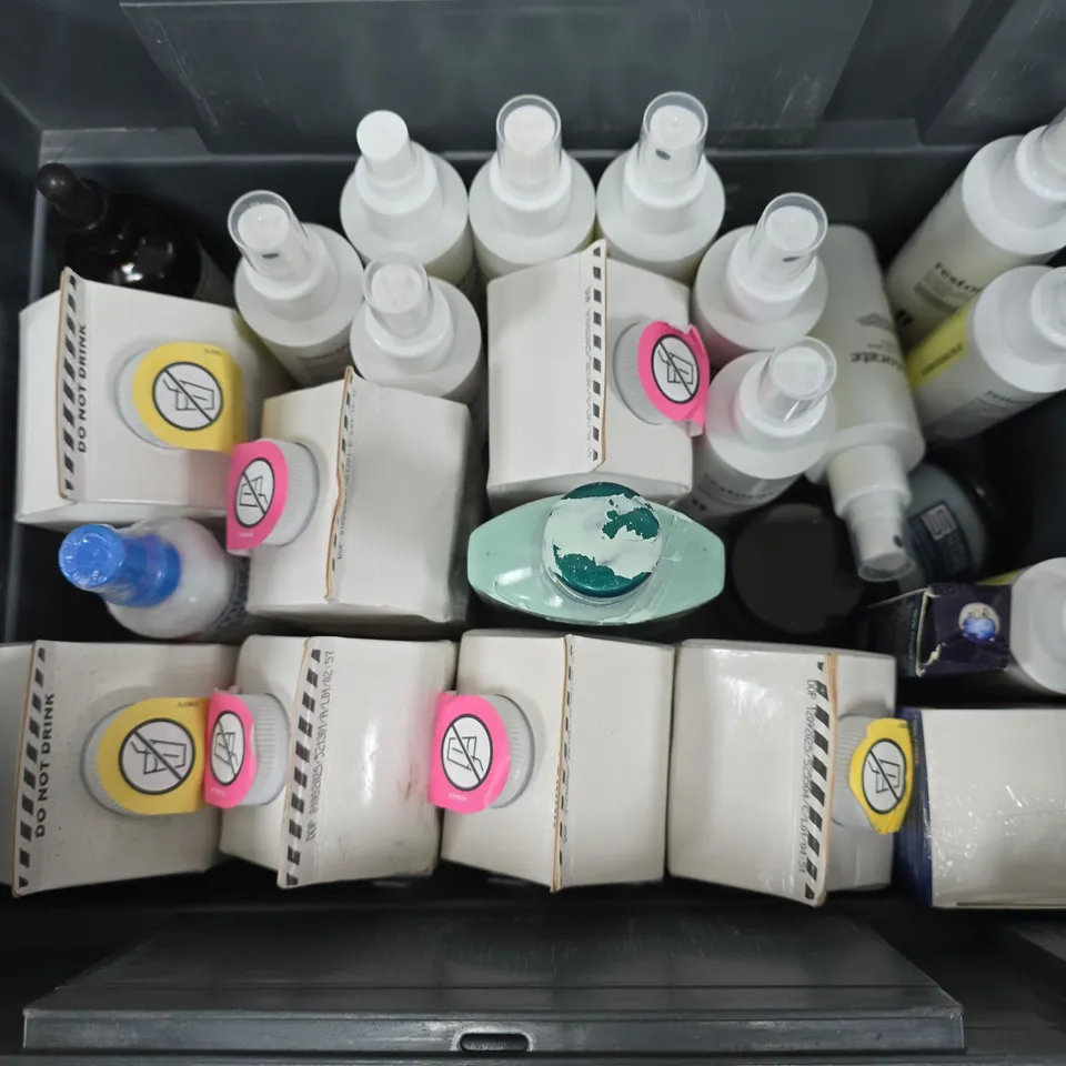 APPROXIMATELY 20 ASSORTED HOUSEHOLD LIQUID PRODUCTS TO INCLUDE SMOL WASHING UP LIQUID, QUICK EFFECT COATING AGENT, RESTORATE FOOT SPRAY, ETC