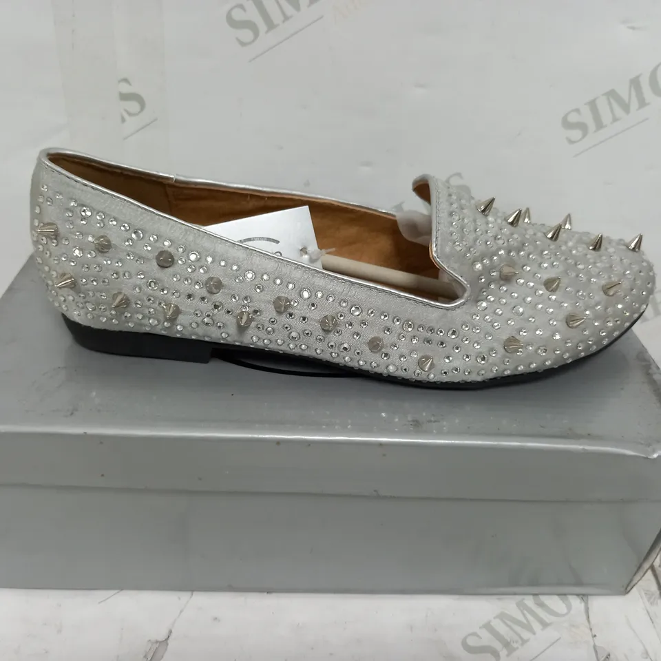 FLAT HEELED SILVER SPIKEY SHOE SIZE 6
