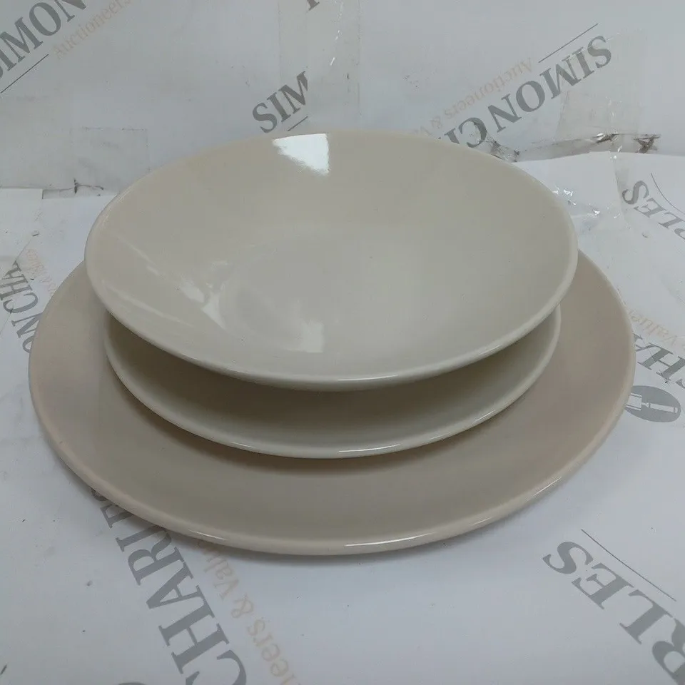 BRAND NEW BOXED CESIRO 12 PIECE PORCELAIN DINNERWARE SET IN GLOSSY IVORY TO INCLUDE LARGE PLATES, SMALL PLATES AND BOWLS - COLLECTION ONLY