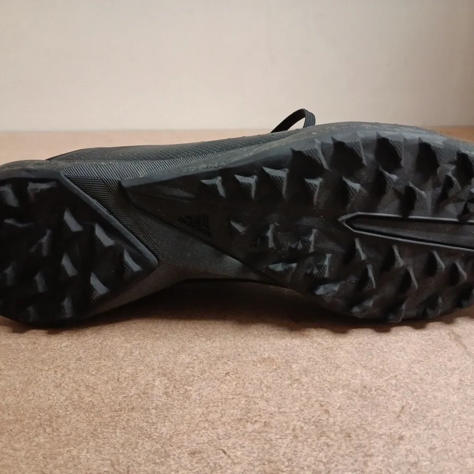 BOXED PAIR OF ADIDAS BLACK TRAINERS - UK SIZE 9