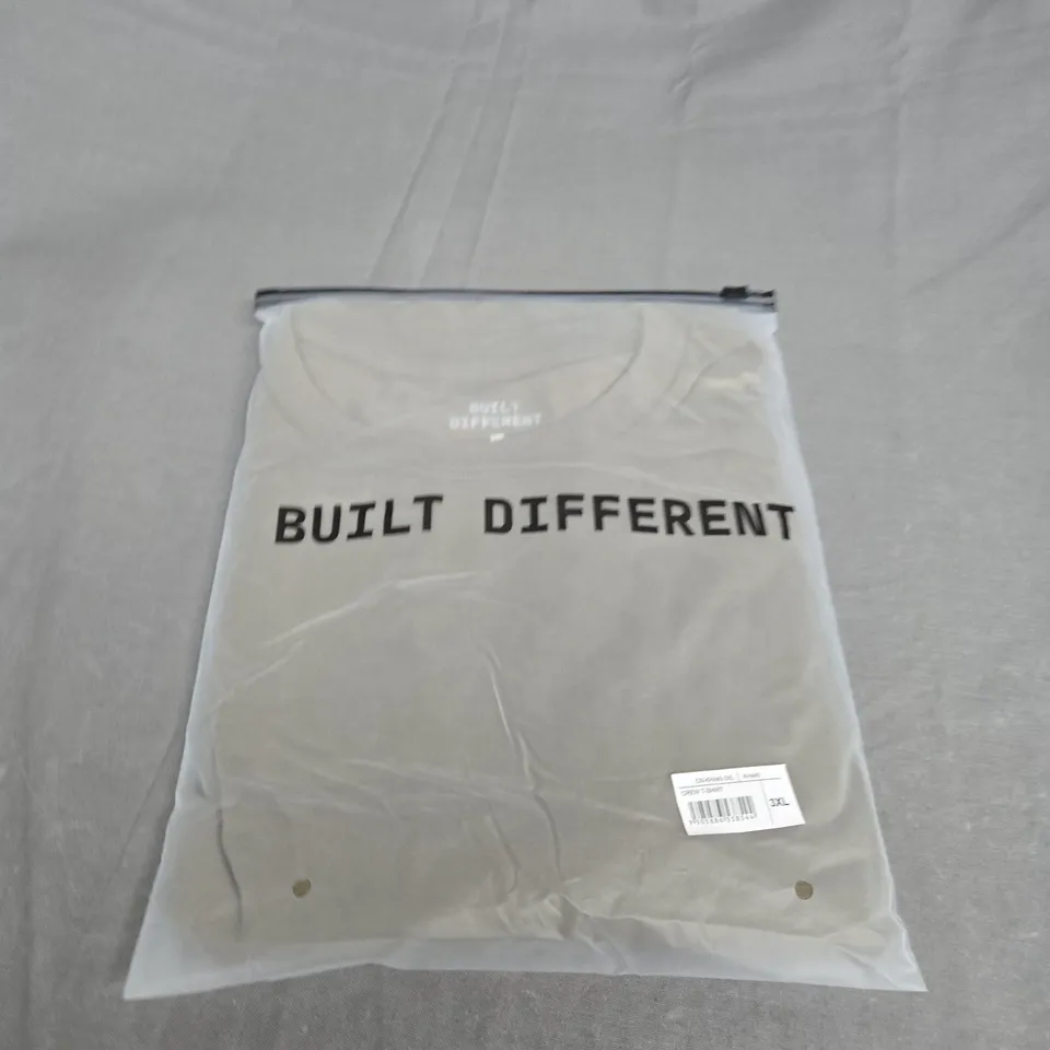 BAGGED BUILT DIFFERENT KHAKI CREW T-SHIRT SIZE 3XL