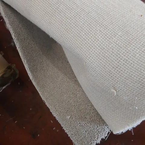 ROLL OF QUALITY CARPET - APPROXIMATELY 4M WIDE, LENGTH UNSPECIFIED 
