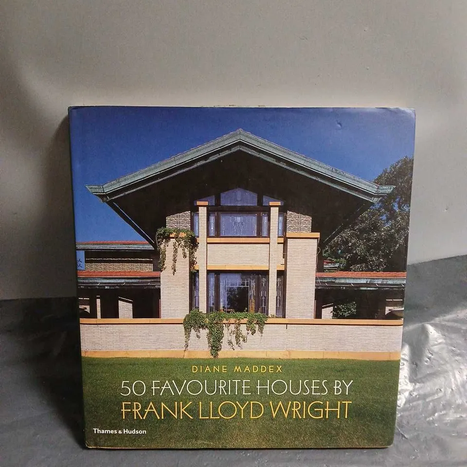 50 FAVOURITE HOUSES BY FRANK LLOYD WRIGHT