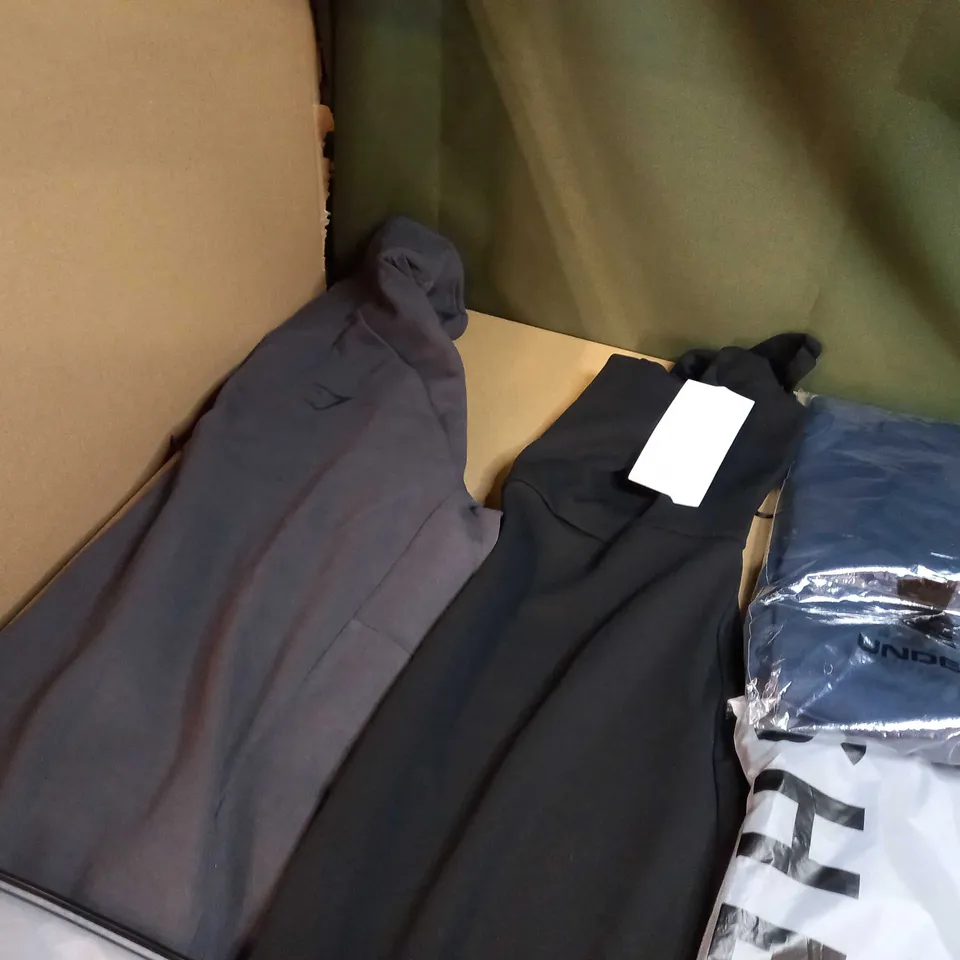 LOT OF APPROX 20 ASSORTED CLOTHING ITEMS VARYING IN SIZE/COLOUR/STYLE TO INCLUDE: TROUSERS, SKIRTS, TOPS