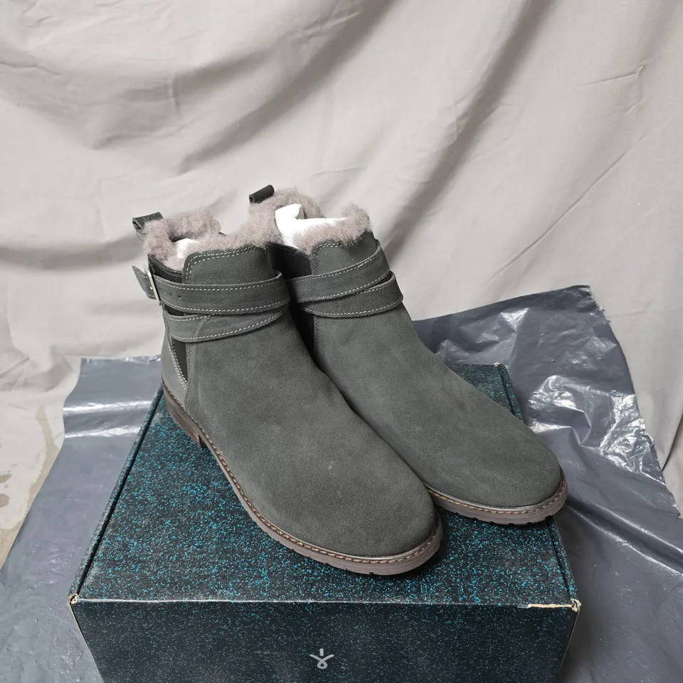 EMU AUSTRALIA WOMEN’S SUEDE ANKLE BOOTS WITH SHEARLING – GREY SIZE 8