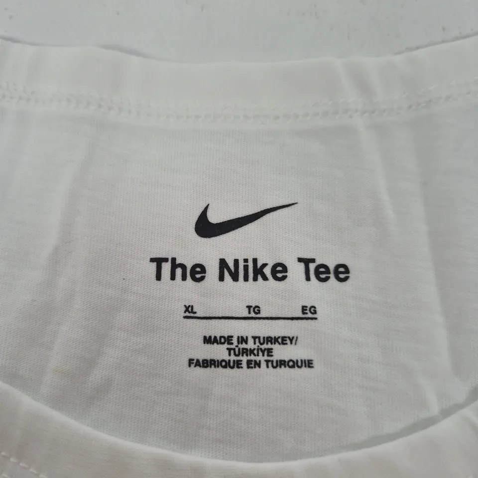 NIKE THE NIKE VEST – WHITE, XL (MADE IN TURKEY)
