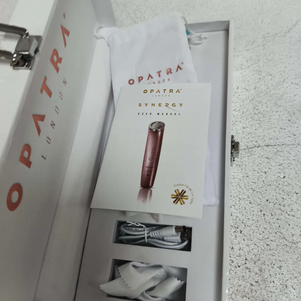OPATRA SYNERGY FACIAL LED LIGHT THERAPY DEVICE – ROSE GOLD (OPATRA LONDON)