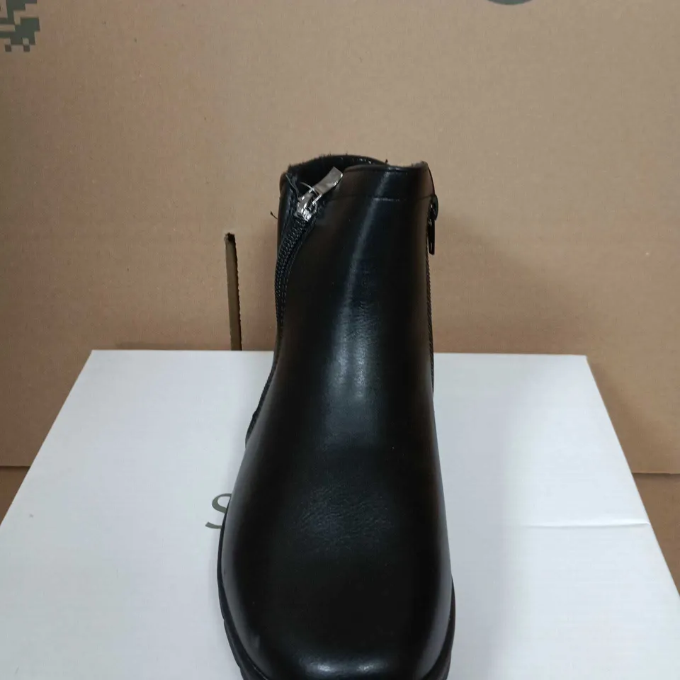 BOXED PAIR OF SHOETREE COMOFRT ZENA BLACK ANKLE BOOTS – UK 5