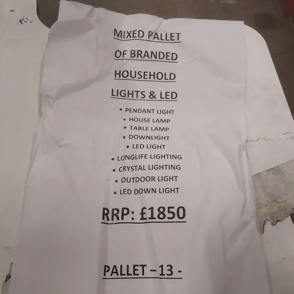 PALLET CONTAINING A LARGE QUANTITY OF BRANDED HOUSEHOLD LIGHTS