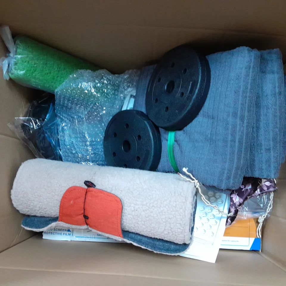 APPROXIMATELY 15 ASSORTED HOUSEHOLD ITEMS TO INCLUDE STOOV HEATED BLANKET, WALLPAPER, 1.5kg PLATE,ETC