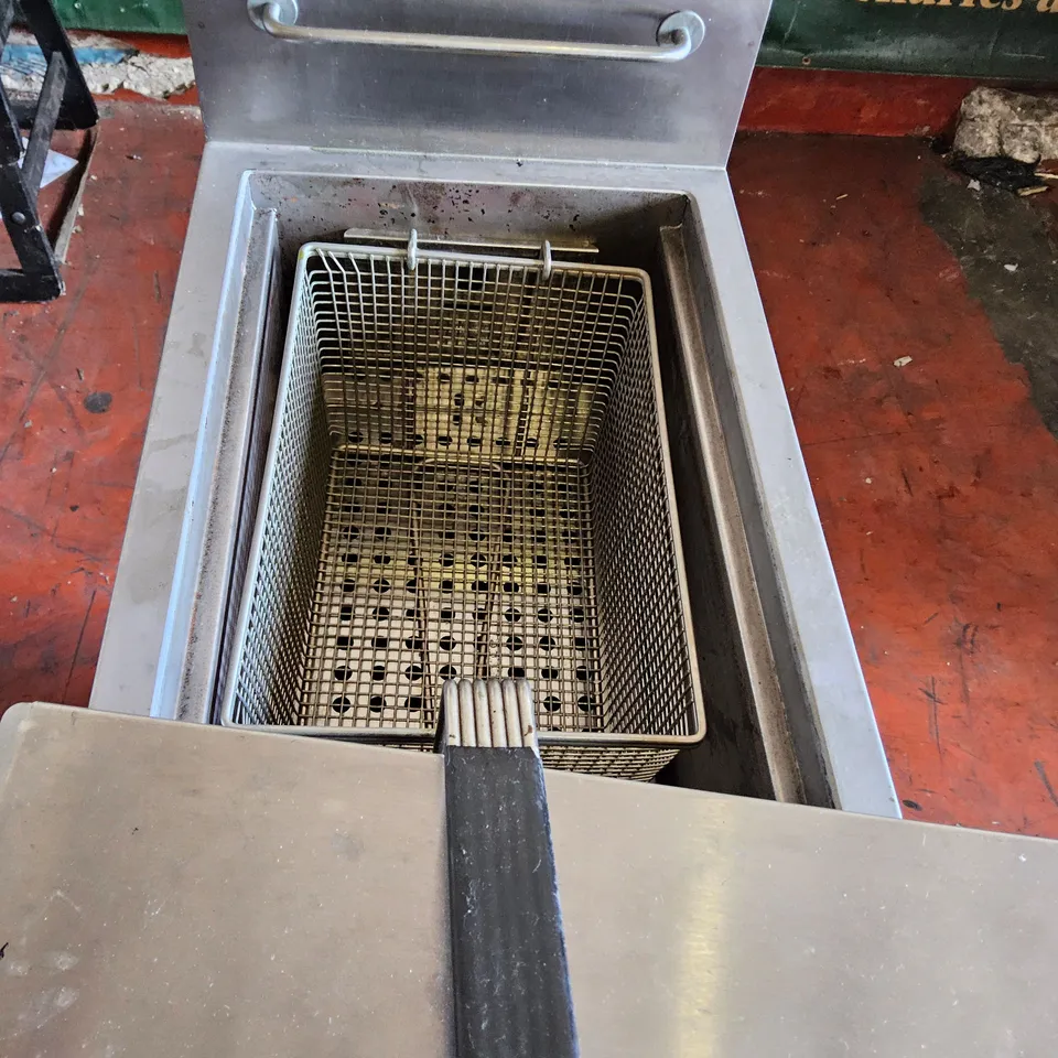 LINCAT J5 FREESTANDING SINGLE GAS FRYER