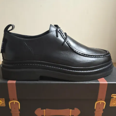 BOXED PAIR OF WALK LONDON MEN'S BLACK LEATHER DERBY SHOES UK SIZE 6