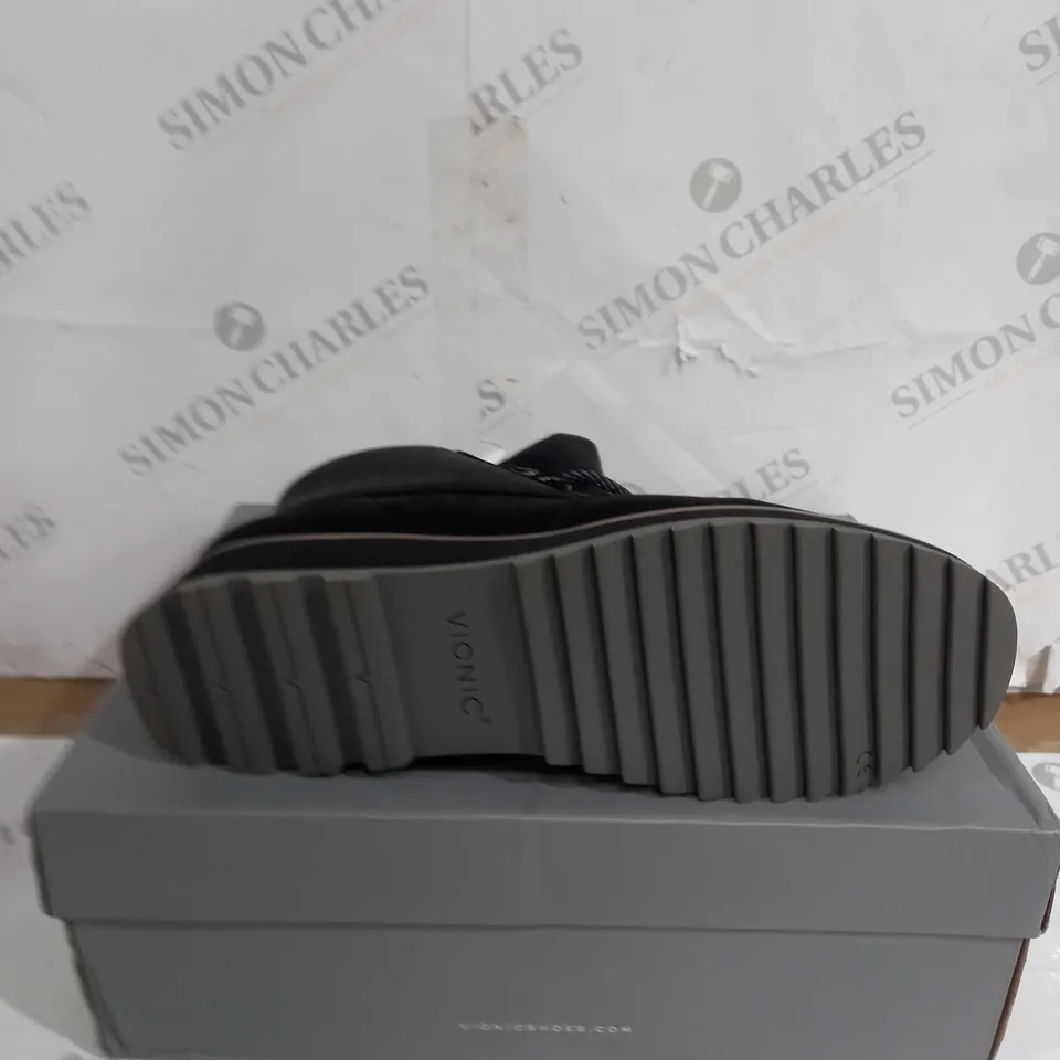 BOXED VIONIC NOLAN WATERPROOF BOOTS SIZE 7