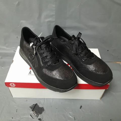 BOXED PAIR OF RIEKER ZIP TRAINERS IN BLACK SIZE 39