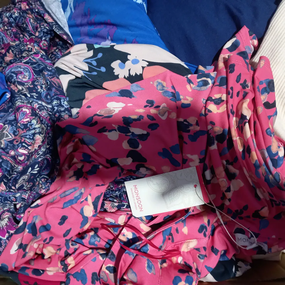 BOX OF APPROXIMATELY 20 ASSORTED CLOTHING ITEMS IN VARIOUS STYLES AND SIZES TO INCLUDE CRYSTAL KOBE, JULIEN MACDONALD, ETC