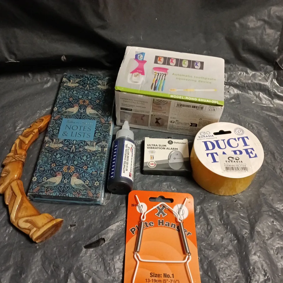 APPROXIMATELY 15 ASSORTED HOUSEHOLD ITEMS TO INCLUDE DUCT TAPE, PLATE HANGER, NOTEPAD ETC 