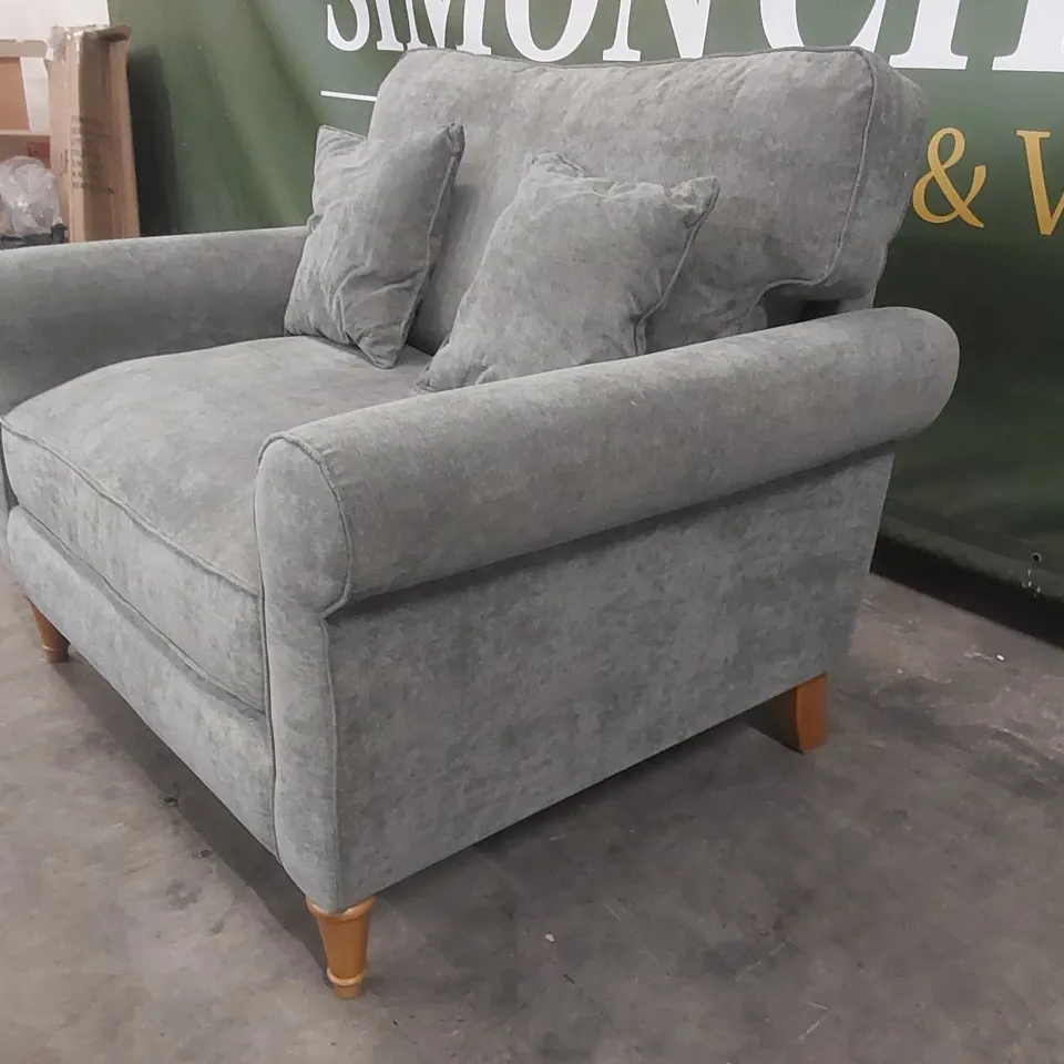 QUALITY DESIGNER FABRIC UPHOLSTERED LOVESEAT