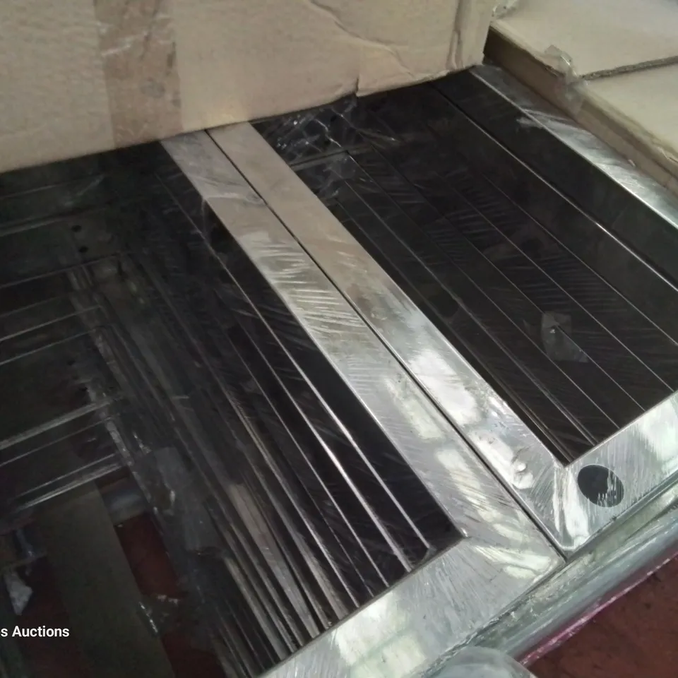 PALLET CONTAINING APPROXIMATELY 68 × 48cm BRACKETS WITHOUT RAIL HOLES & 21 48cm BRACKETS WITH RAIL HOLES