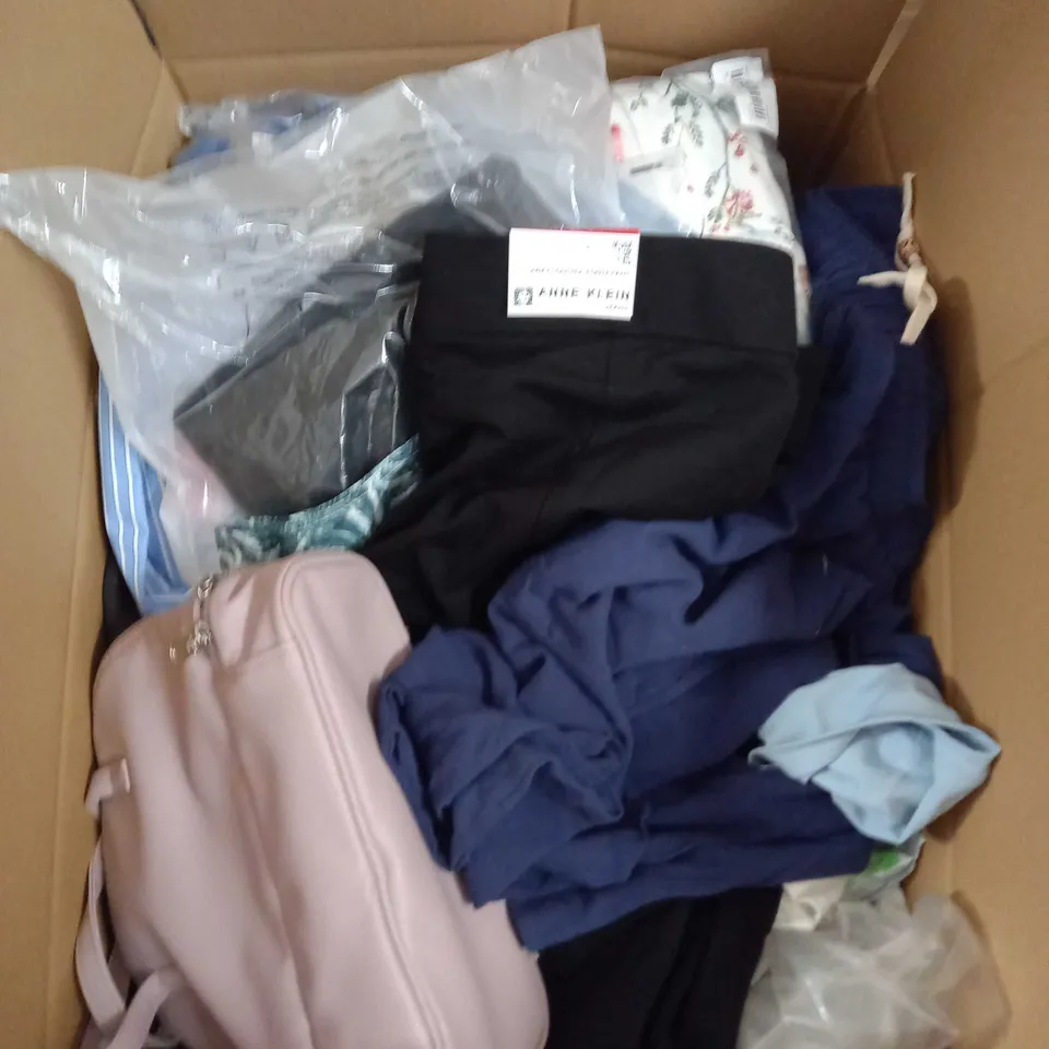BOX OF APPROX 35 ASSORTED CLOTHING ITEMS TO INCLUDE - DRESSES, T-SHIRTS AND TROUSERS