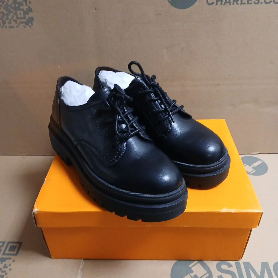BOXED PAIR OF ROCKET DOG BLACK LEATHER-LOOK PLATFORM SHOES, UK 5 
