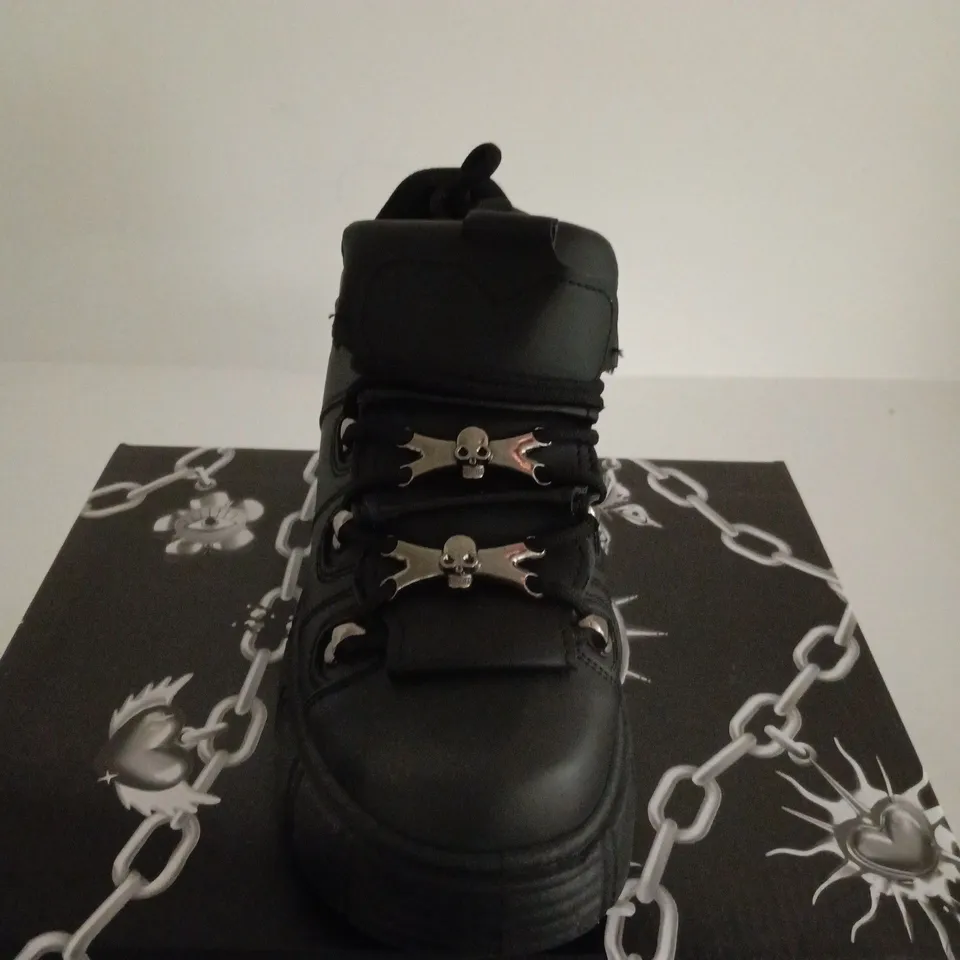BOXED AIR OF KOI RIMO CORE CHUNKY BLACK TRAINERS – UK 6