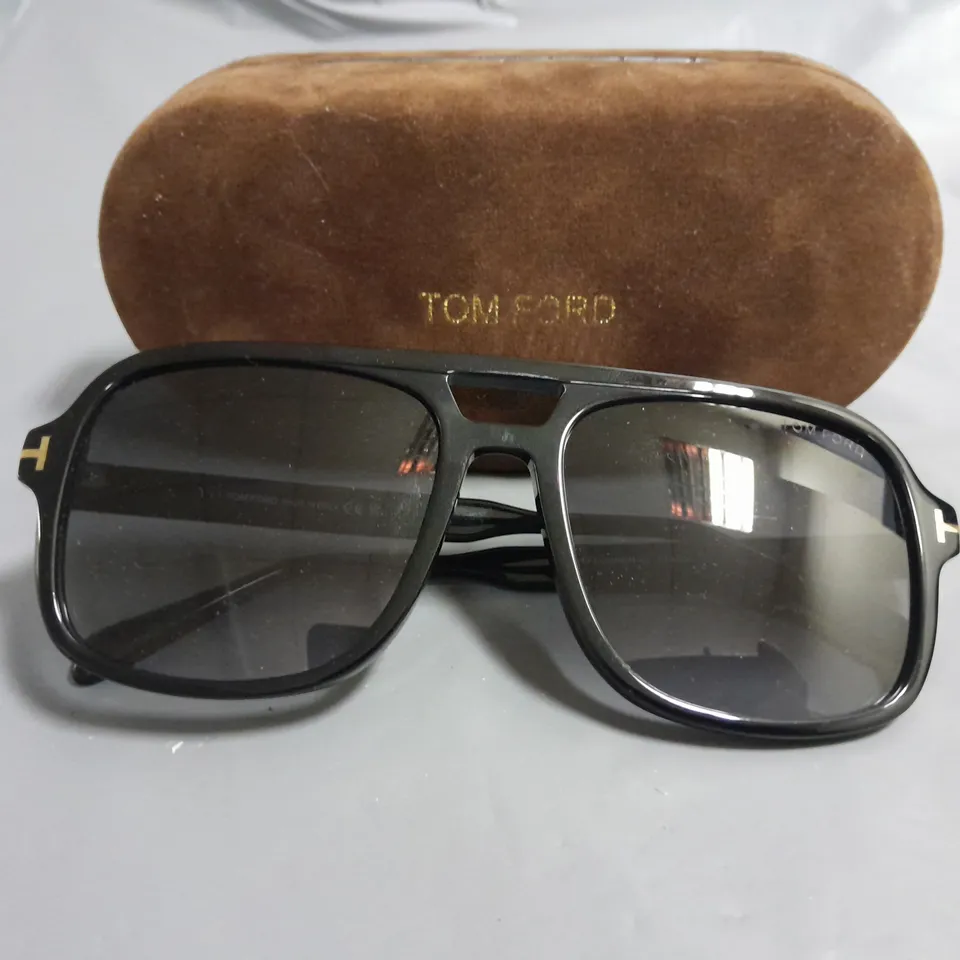 PAIR OF TOM FORD GLASSES IN CASE