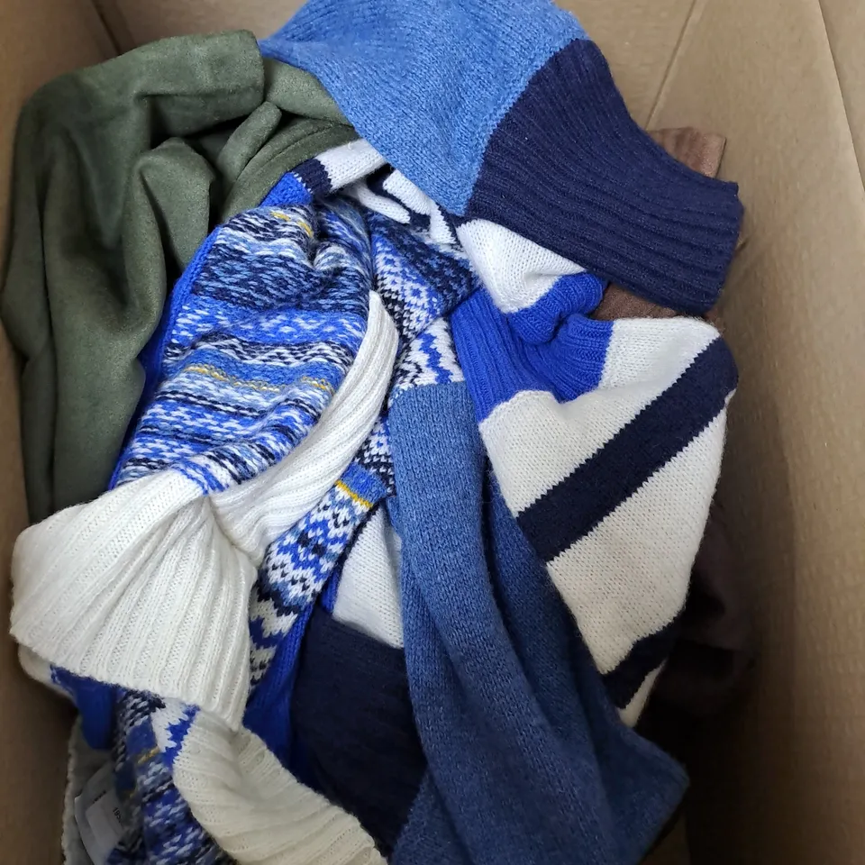 LOT OF APPROX. 10 ITEMS TO INCLUDE JUMPERS AND TROUSERS 