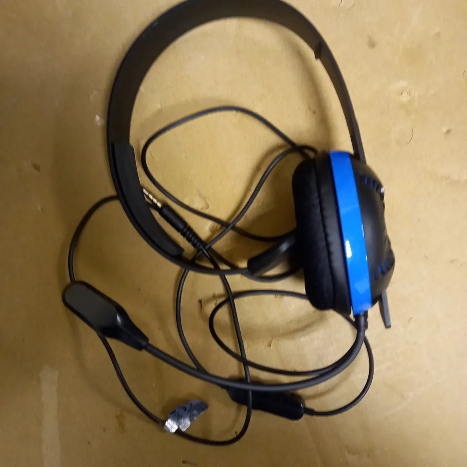 LOT OF 6 X GAMEWARE CHAT HEADSETS FOR PLAYSTATION: 4 X FOR PS4 & PS5; 2 X FOR PS4