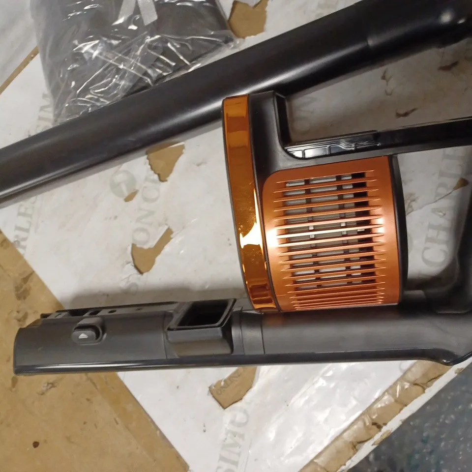 SHARK CORDLESS STICK VACUUM