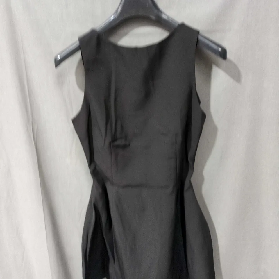 PREETYLITTLETHING PETITE WOVEN OPEN BACK MINI DRESS, BLACK – UK 8