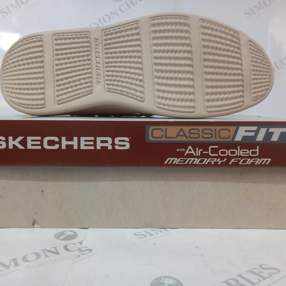 BOXED PAIR OF SKECHERS CLASSIC FIT LOAFERS IN DENIM UK SIZE 9.5