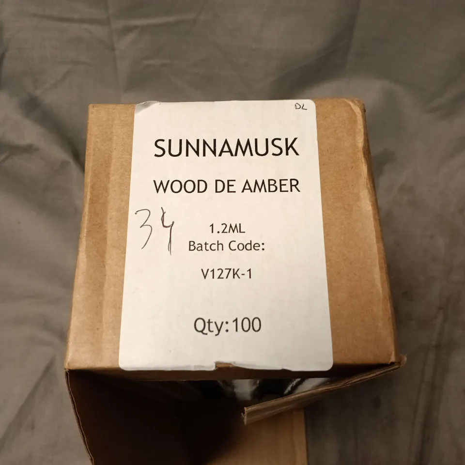 BOX OF APPROXIMATELY 90 SUNNAMUSK LONDON WOOD DE AMBER 1.2ML SAMPLES