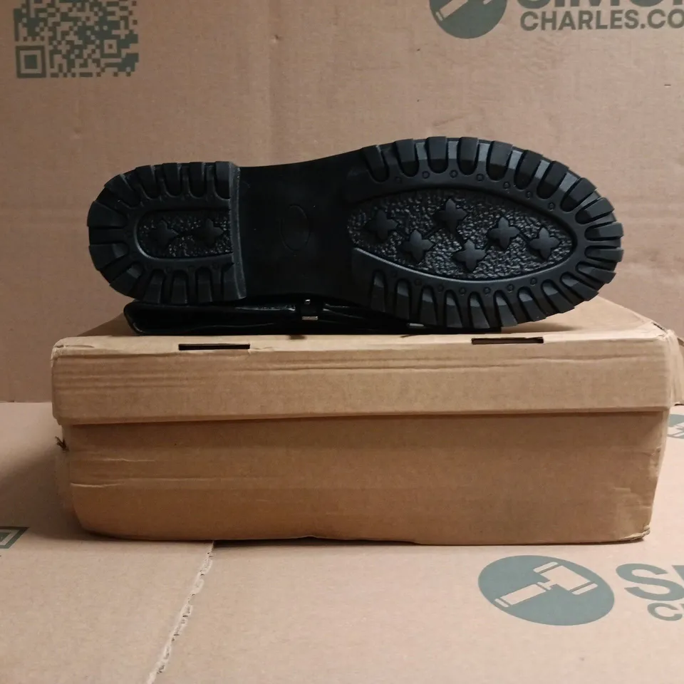 BOXED PAIR OF UNBRANDED KNEE-HIGH BOOTS IN BLACK SIZE EU 41