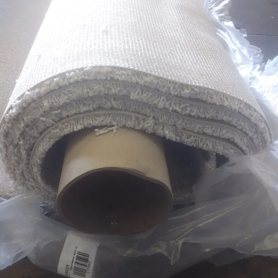 ROLL OF QUALITY FEELING 124 OYSTER WHITE CARPET APPROXIMATELY 5X3.5M